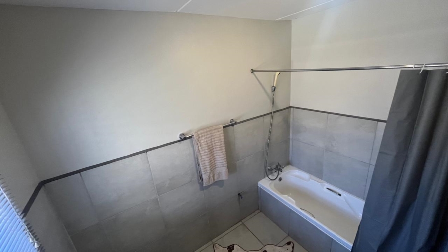 5 Bedroom Property for Sale in Wavecrest Eastern Cape